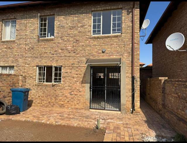 3 BEDROOM TOWNHOUSE FOR SALE IN ANNLIN